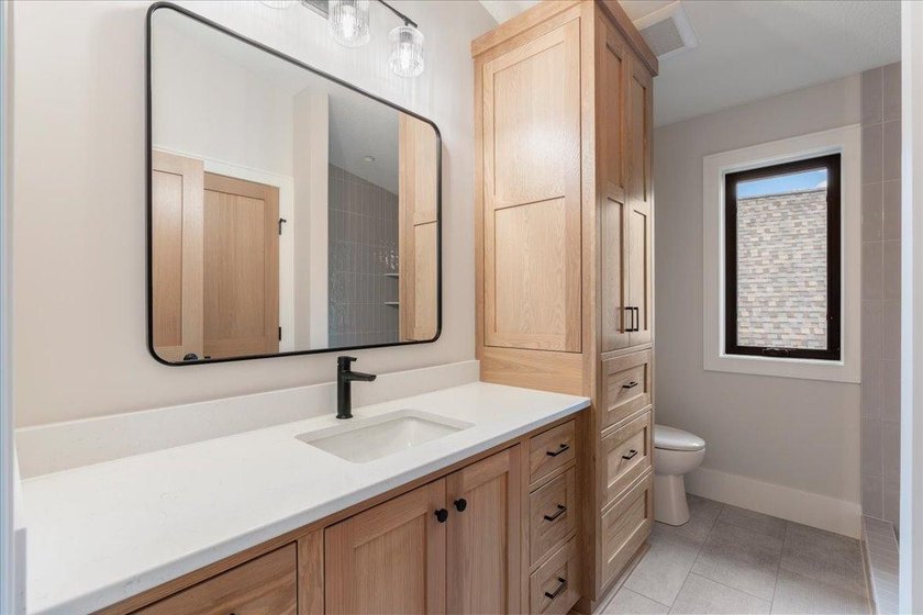 Welcome to Your Stunning New Lake Home on Highly Sought After - photo 38