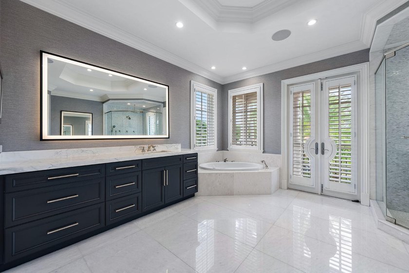 Nestled along the widest canal in Royal Palm Yacht &amp; Country - photo 42