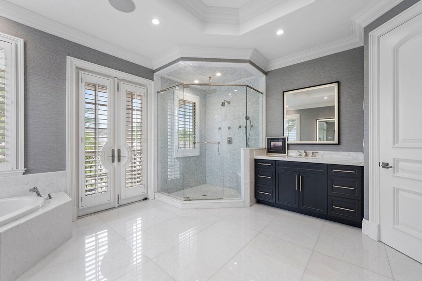 Nestled along the widest canal in Royal Palm Yacht &amp; Country - photo 43