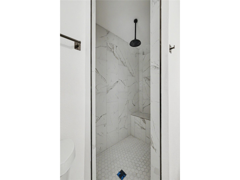 Welcome to 4329 Marie, where modern design meets timeless - photo 19