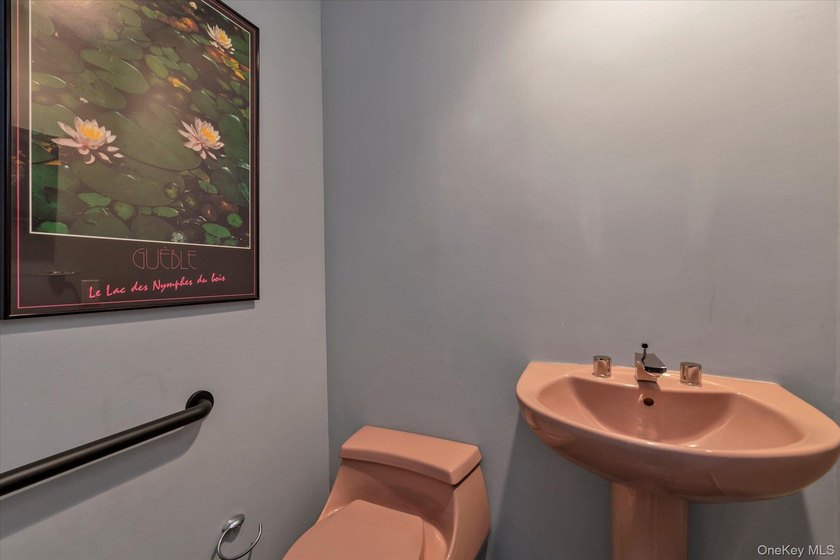 Fabulous opportunity to own a Buttonwood model in the highly - photo 11