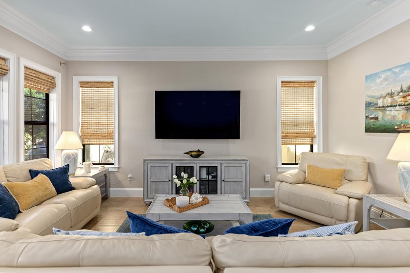 PRICE IMPROVEMENT! VILLA LAGO 3BR &amp; 3.5BA inside the Sandestin - photo 5