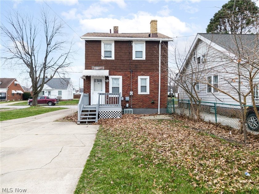 Welcome to 19307 Kildeer Avenue in Cleveland! 3 bedrooms, 1 1/2 - photo 3