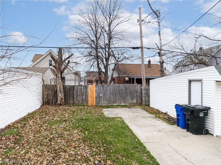 Welcome to 19307 Kildeer Avenue in Cleveland! 3 bedrooms, 1 1/2 - photo 5
