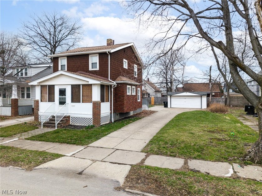Welcome to 19307 Kildeer Avenue in Cleveland! 3 bedrooms, 1 1/2 - photo 6