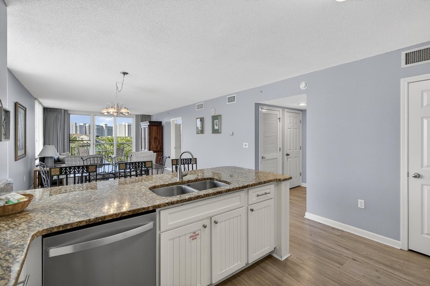Let it be SUNSHINE - PRICED TO SELL! This beautifully maintained - photo 12