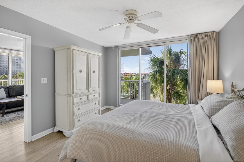 Let it be SUNSHINE - PRICED TO SELL! This beautifully maintained - photo 23