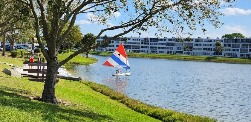 Spectacular renovated 1st floor condo in the active 55 community - photo 32