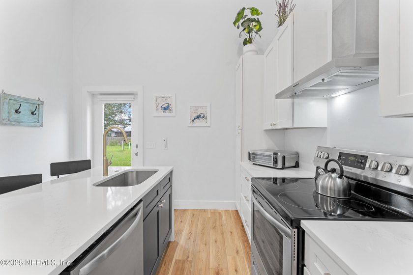 Step into this beautifully crafted new construction home - photo 12