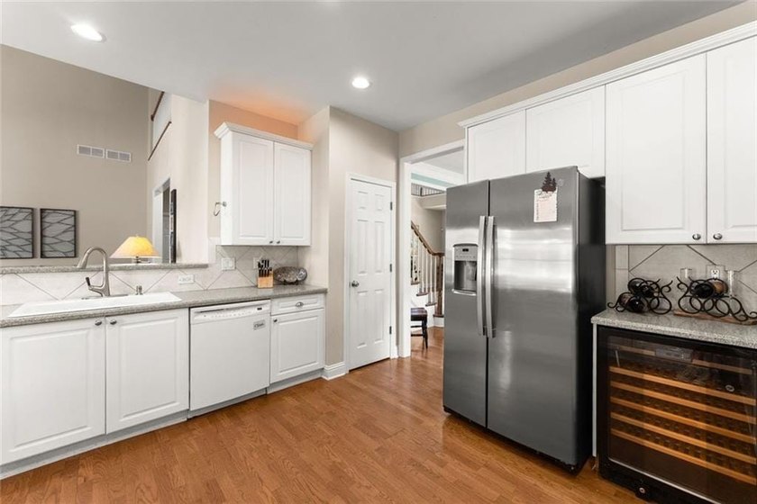 Welcome to your new home, perfectly situated on the 15th fairway - photo 15