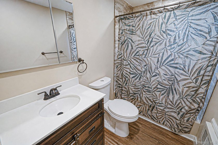 Beautiful Expanded Cape featuring updated Kitchen with stainless - photo 19