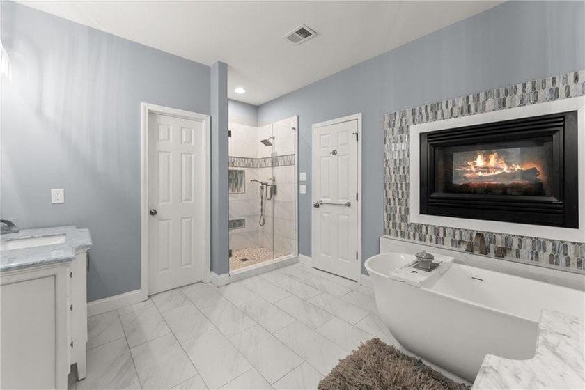 Welcome to your new home, perfectly situated on the 15th fairway - photo 22