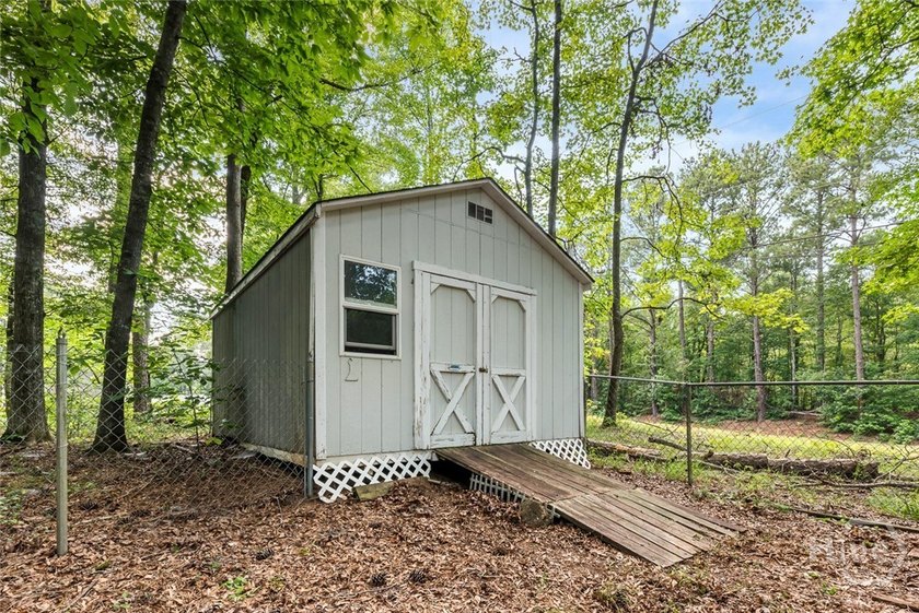 Welcome to 1010 Sharon Place, a charming 3-bedroom, 2-bath ranch - photo 23