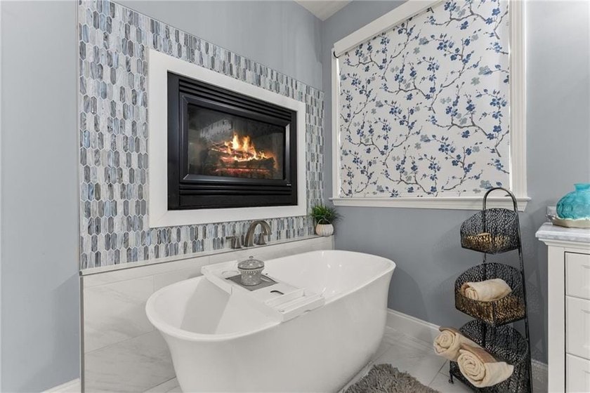 Welcome to your new home, perfectly situated on the 15th fairway - photo 23