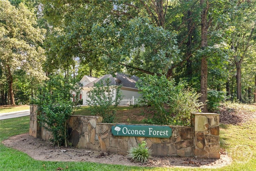 Welcome to 1010 Sharon Place, a charming 3-bedroom, 2-bath ranch - photo 24
