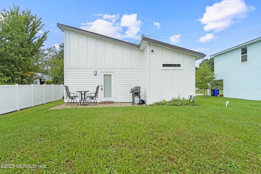 Step into this beautifully crafted new construction home - photo 24