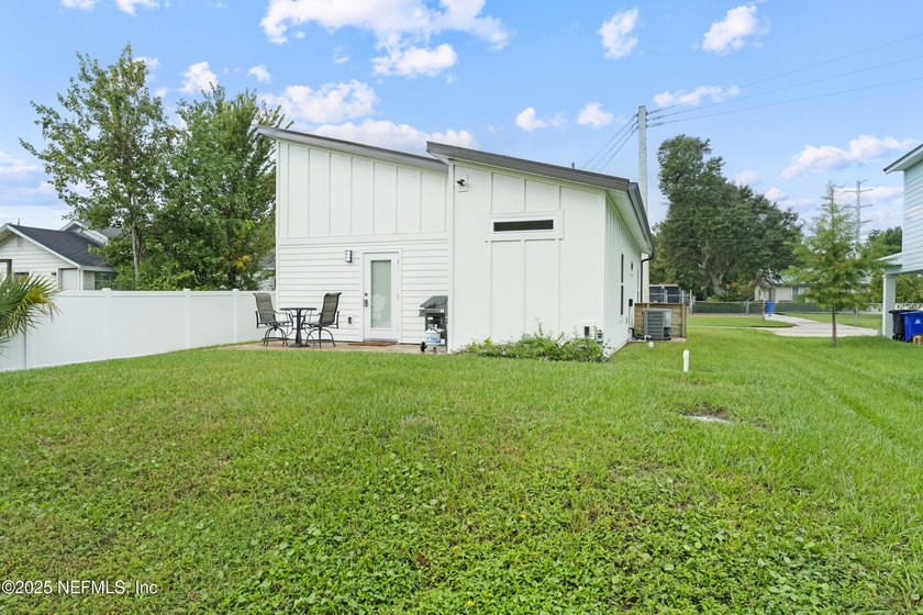 Step into this beautifully crafted new construction home - photo 25