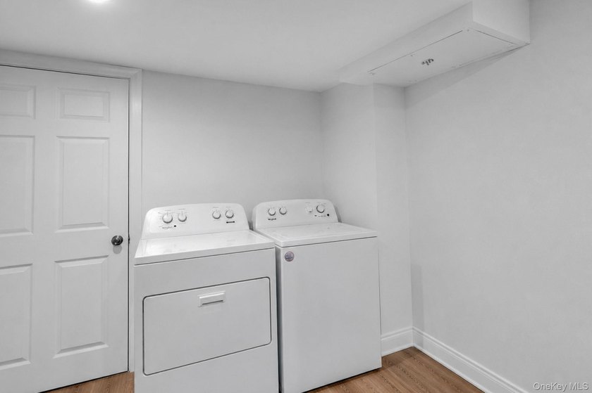 Beautiful Expanded Cape featuring updated Kitchen with stainless - photo 30