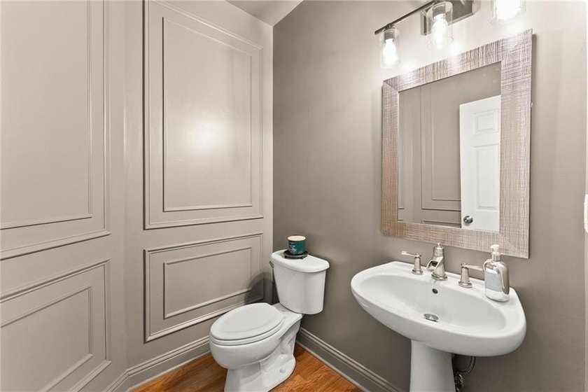 Welcome to your new home, perfectly situated on the 15th fairway - photo 36