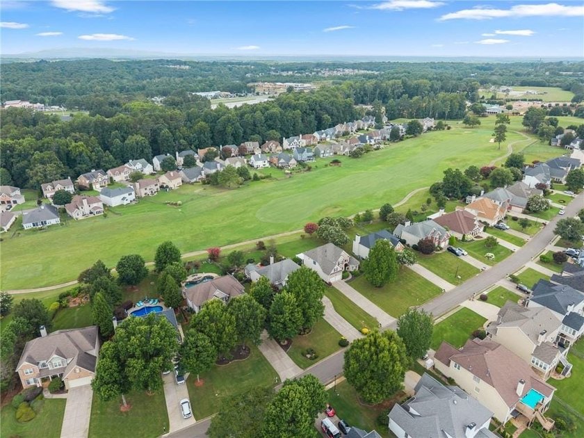 Welcome to your new home, perfectly situated on the 15th fairway - photo 48