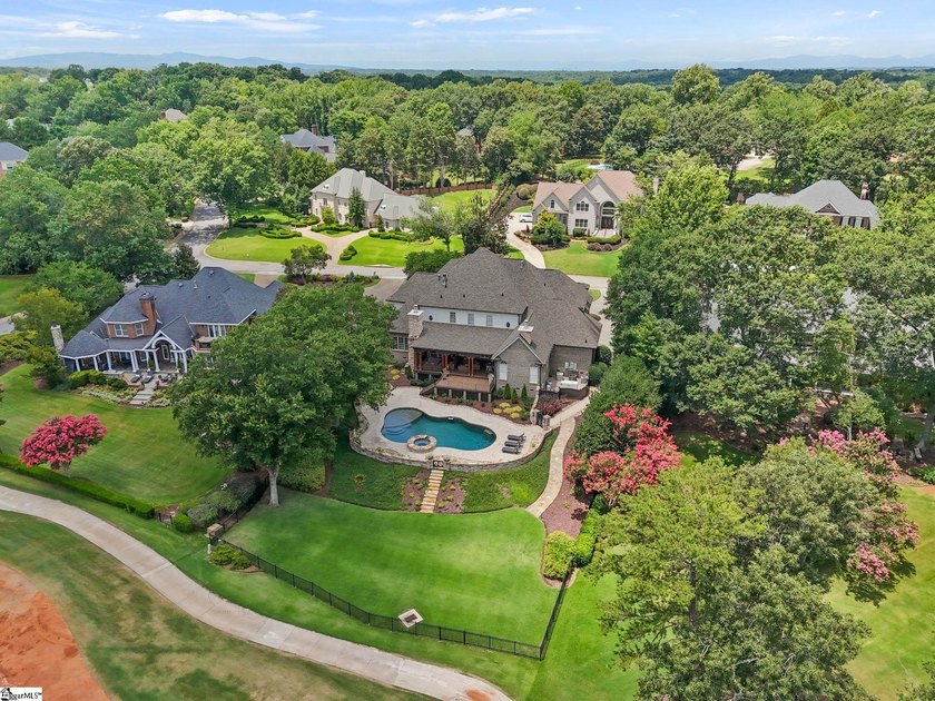You've found it! Ideal in-town retreat to gather your family &amp; - photo 4