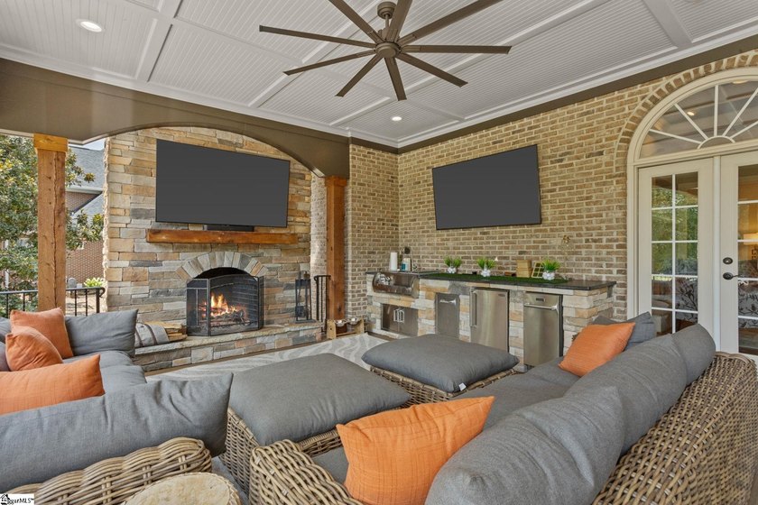 You've found it! Ideal in-town retreat to gather your family &amp; - photo 8