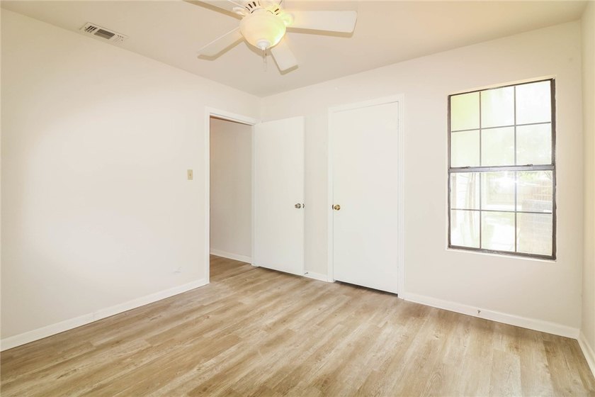 1502 Austin St is a 1-story Portland detached home built in 1956 - photo 11
