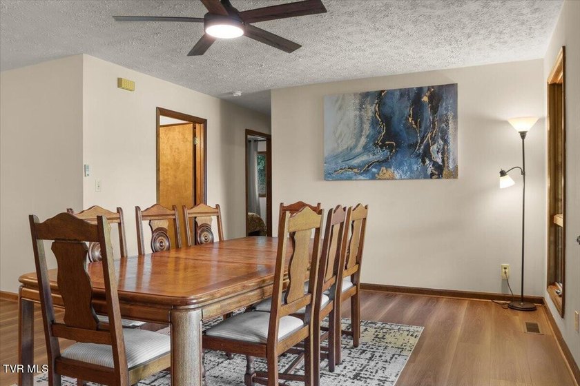 Welcome to lakefront living at its finest! This beautifully - photo 6
