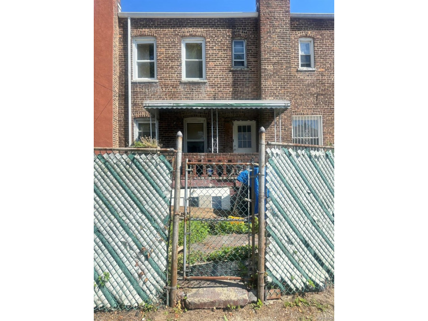 Located in the heart of Flushing, 140-19 Rose Ave is a rare - photo 2