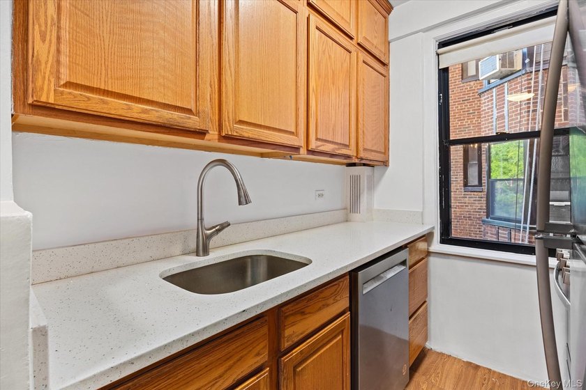 Sweet Renovated One Bedroom on Tree-lined Street - Park Terrace - photo 12