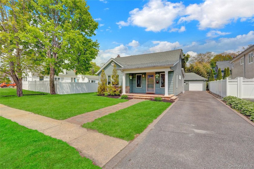 Immaculate and beautifully maintained 3-bedroom, 2-bath home - photo 2