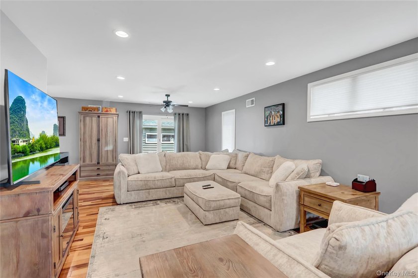 Immaculate and beautifully maintained 3-bedroom, 2-bath home - photo 3