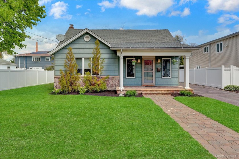 Immaculate and beautifully maintained 3-bedroom, 2-bath home - photo 4