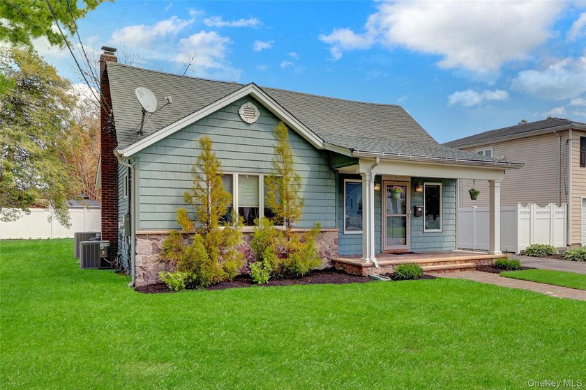 Immaculate and beautifully maintained 3-bedroom, 2-bath home - photo 5