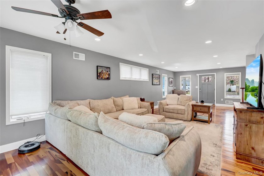 Immaculate and beautifully maintained 3-bedroom, 2-bath home - photo 8