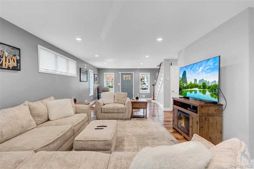 Immaculate and beautifully maintained 3-bedroom, 2-bath home - photo 9
