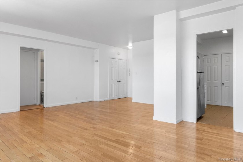 Your home awaits you at Fordham Hill Oval! This renovated, well - photo 2