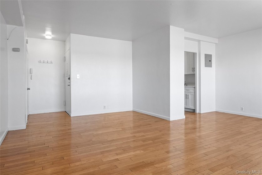 Your home awaits you at Fordham Hill Oval! This renovated, well - photo 4
