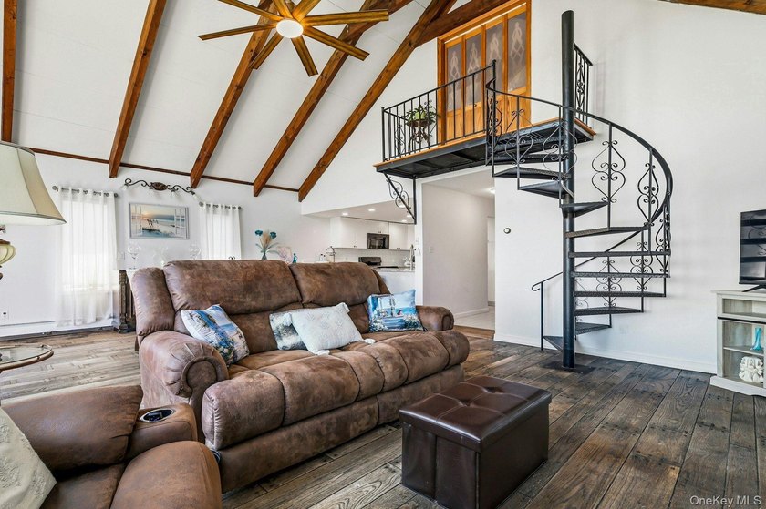 From the moment you arrive, the home's timeless Colonial design - photo 8