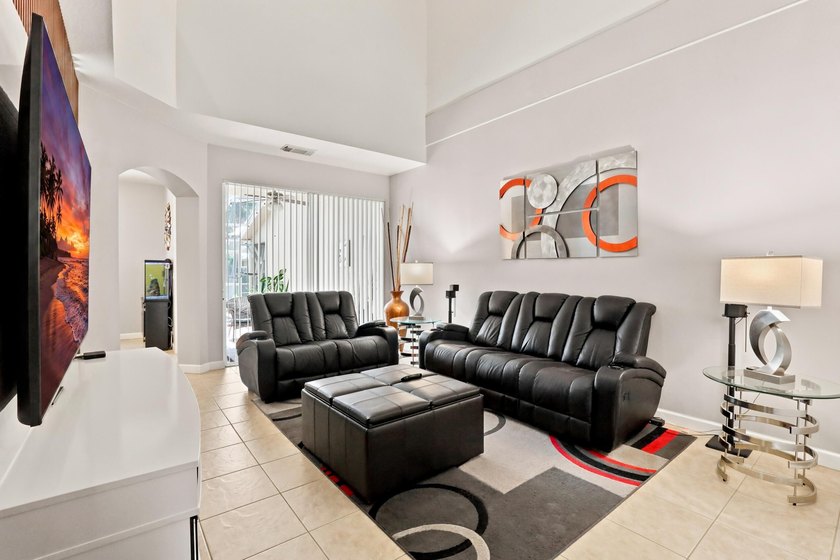 Welcome to this three-bedroom, 2.5-bathroom residence provides - photo 11