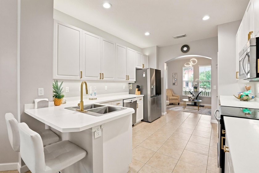 Welcome to this three-bedroom, 2.5-bathroom residence provides - photo 16