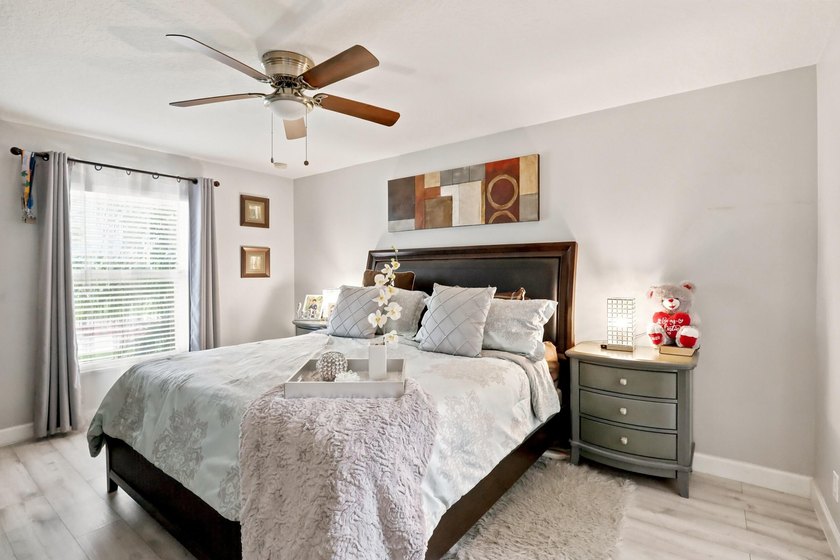 Welcome to this three-bedroom, 2.5-bathroom residence provides - photo 20