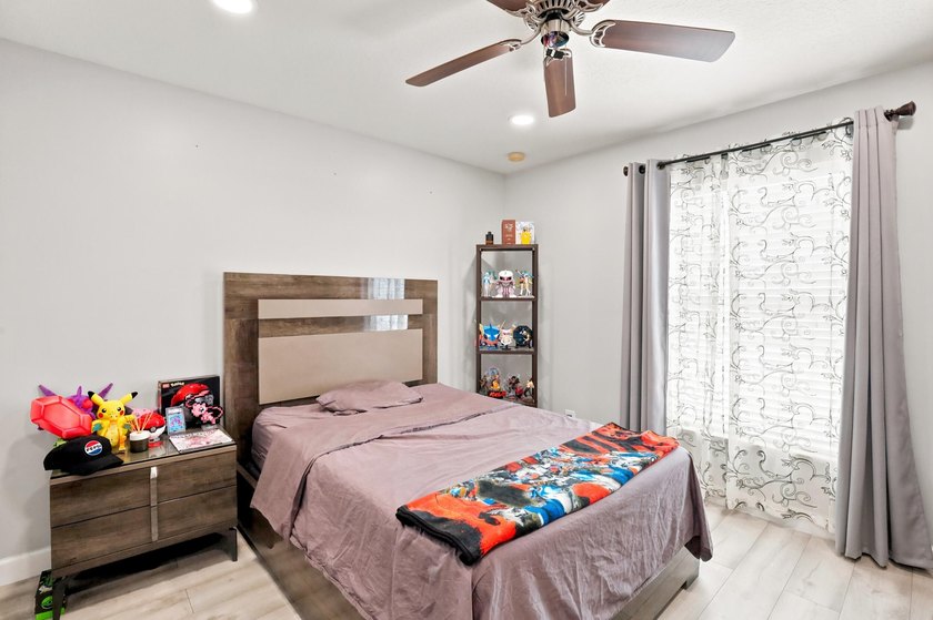 Welcome to this three-bedroom, 2.5-bathroom residence provides - photo 23