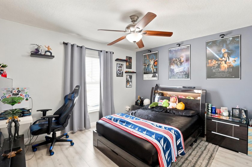 Welcome to this three-bedroom, 2.5-bathroom residence provides - photo 25