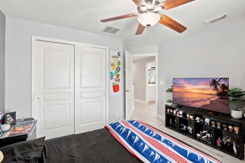 Welcome to this three-bedroom, 2.5-bathroom residence provides - photo 26