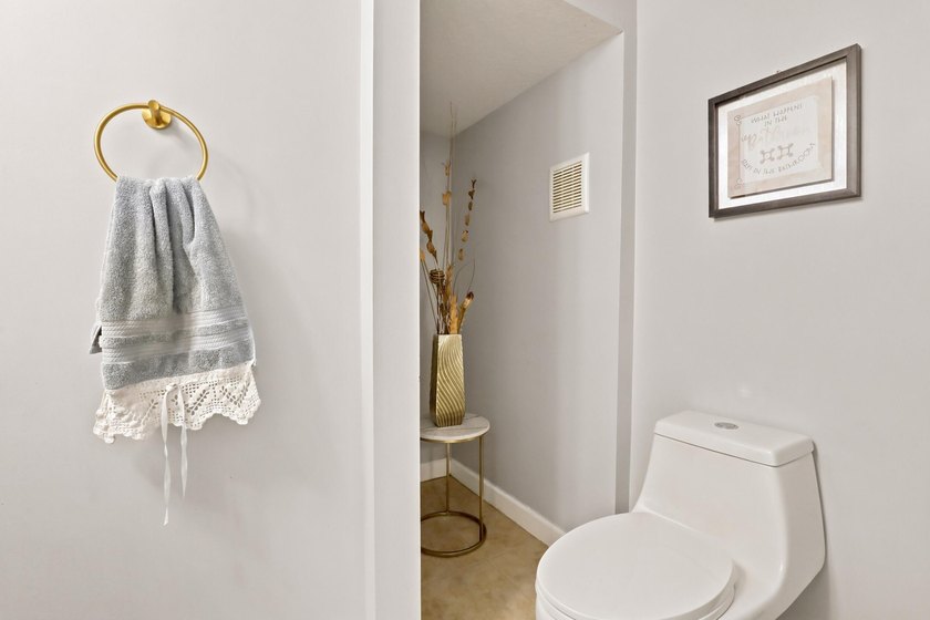 Welcome to this three-bedroom, 2.5-bathroom residence provides - photo 31