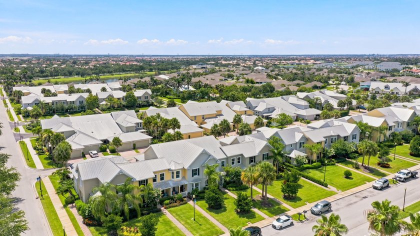 Welcome to this three-bedroom, 2.5-bathroom residence provides - photo 41