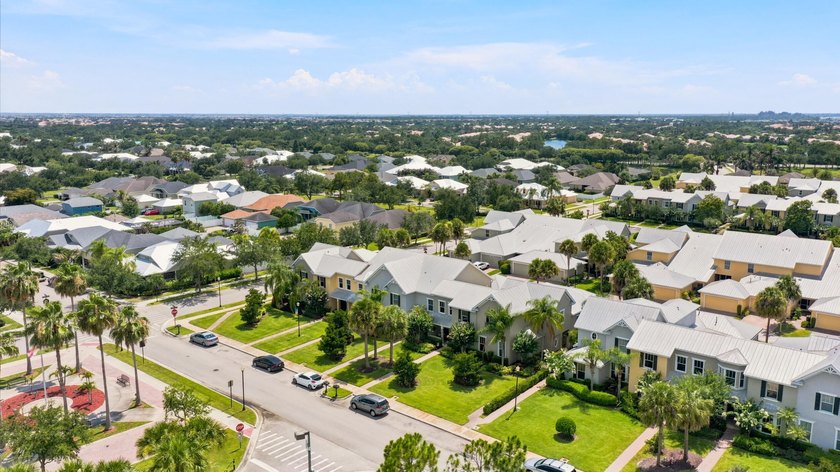 Welcome to this three-bedroom, 2.5-bathroom residence provides - photo 42