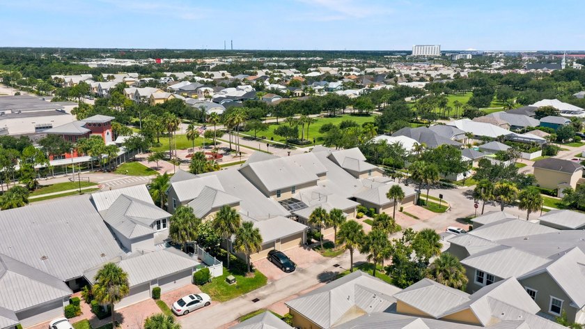 Welcome to this three-bedroom, 2.5-bathroom residence provides - photo 43