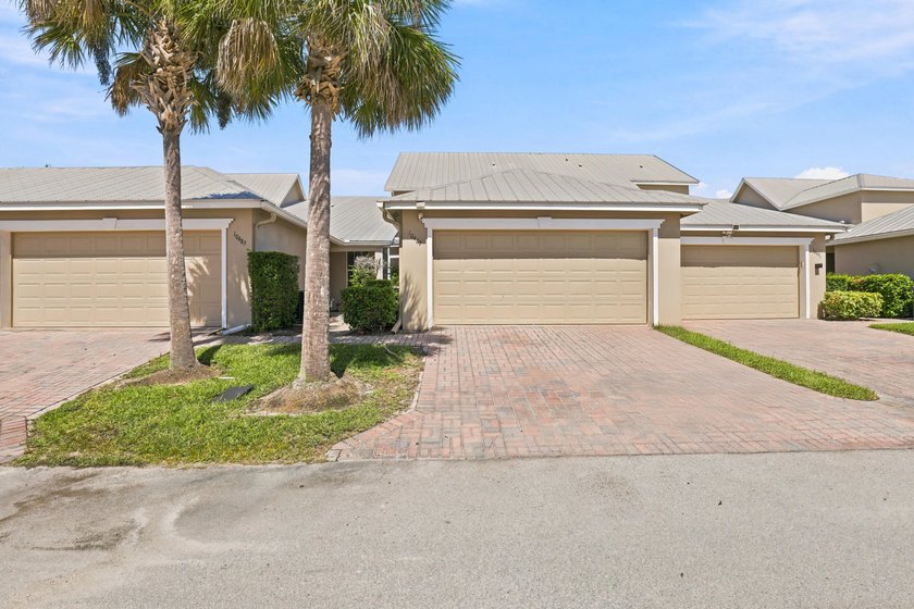 Welcome to this three-bedroom, 2.5-bathroom residence provides - photo 46